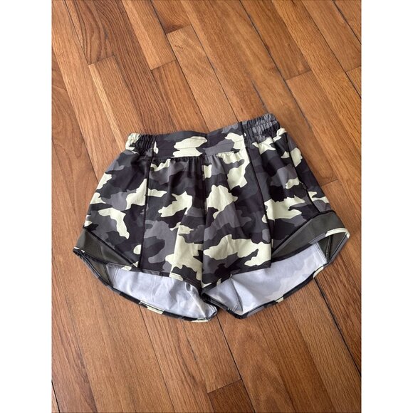 Lululemon Hotty Hot Shorts Running Camo Size 4 - Picture 1 of 5